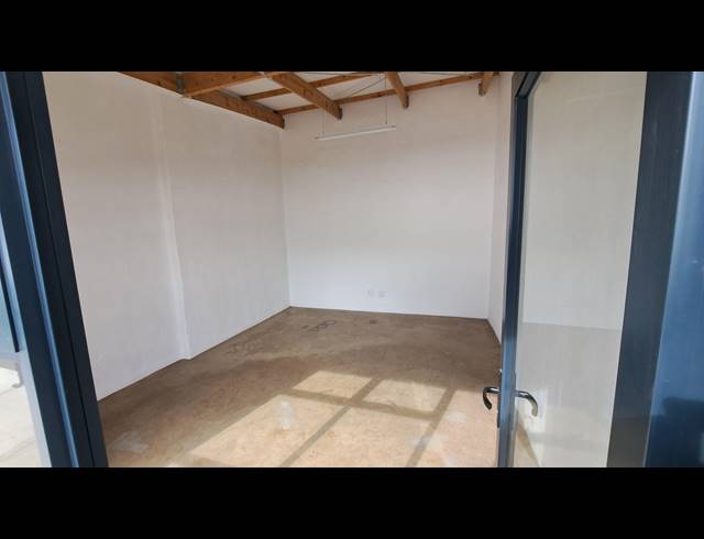 15M² OFFICE TO LET IN WILLOW PARK MANOR